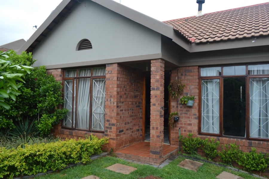 3 Bedroom Property for Sale in Flamwood North West